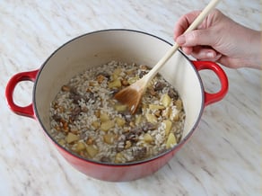 Risotto alla mela Red Delicious,<br>salsiccia e noci