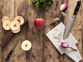 “Tarta” de manzanas Braeburn,<br>setas y hierbas