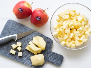 Pound cake with Pinova apples
