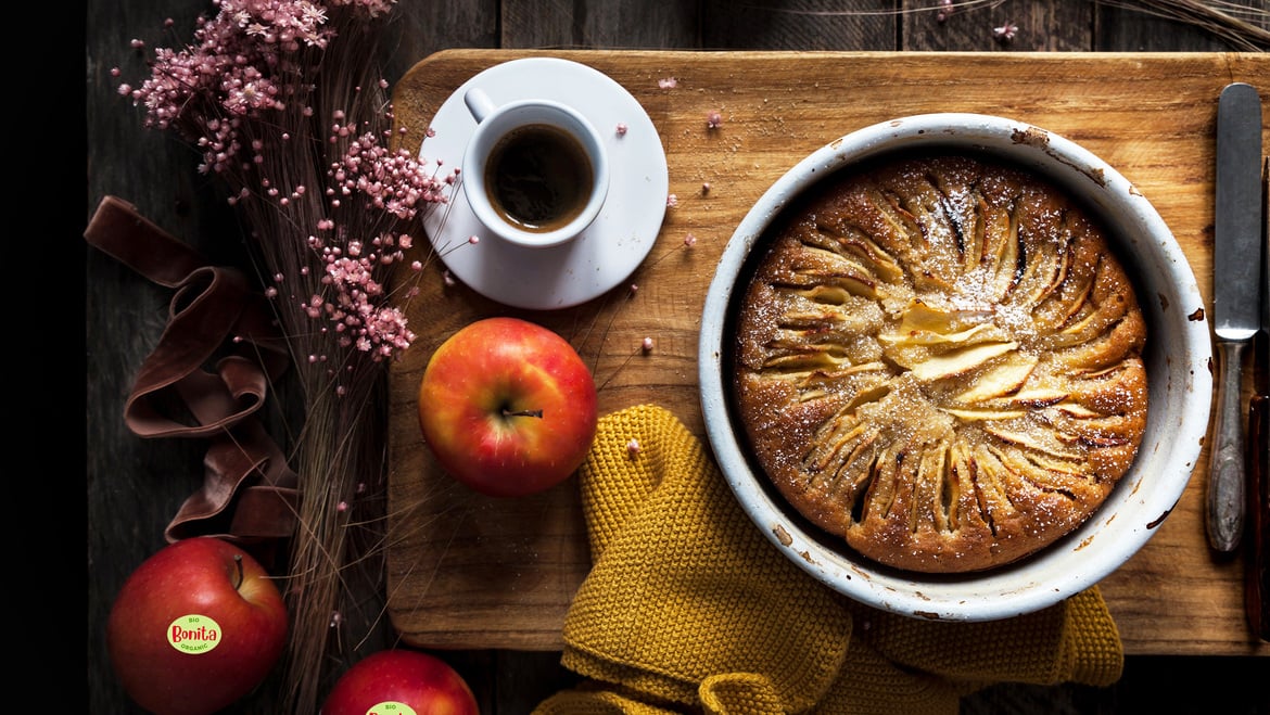 Cremiger, veganer Kuchen<br>mit Bonita-Äpfeln