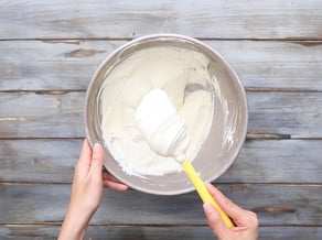Käsekuchen im Glas<br>mit Pinova-Äpfeln und Amaretti