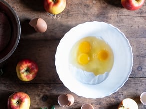 Bizcocho de espelta y avena<br>con manzanas Topaz y arándanos