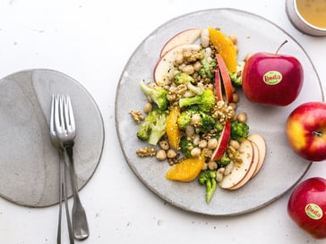 Insalata di legumi con mela Bonita,<br>broccoli, arancia e noci