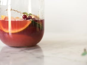 Infuso estivo alle mele e frutti rossi