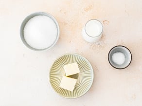 Kranzkuchen mit Golden Delicious-Äpfeln und gesalzenem Karamell