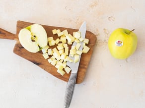 Ciambella con mele Golden Delicious e caramello salato