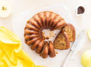 Rosca con manzanas Golden Delicious y caramelo salado