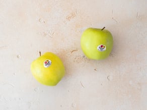 Rosca con manzanas Golden Delicious y caramelo salado