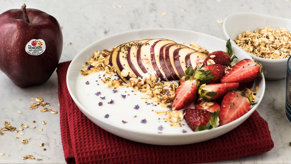Smoothie Bowl alla mela Red Delicious e fragole