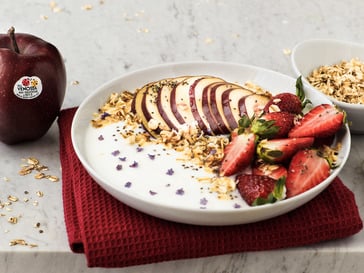 Smoothie Bowl alla mela Red Delicious e fragole