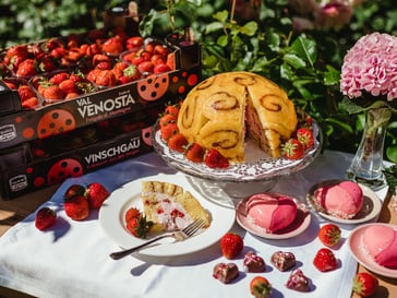 Charlotte mit Marteller Bergerdbeeren