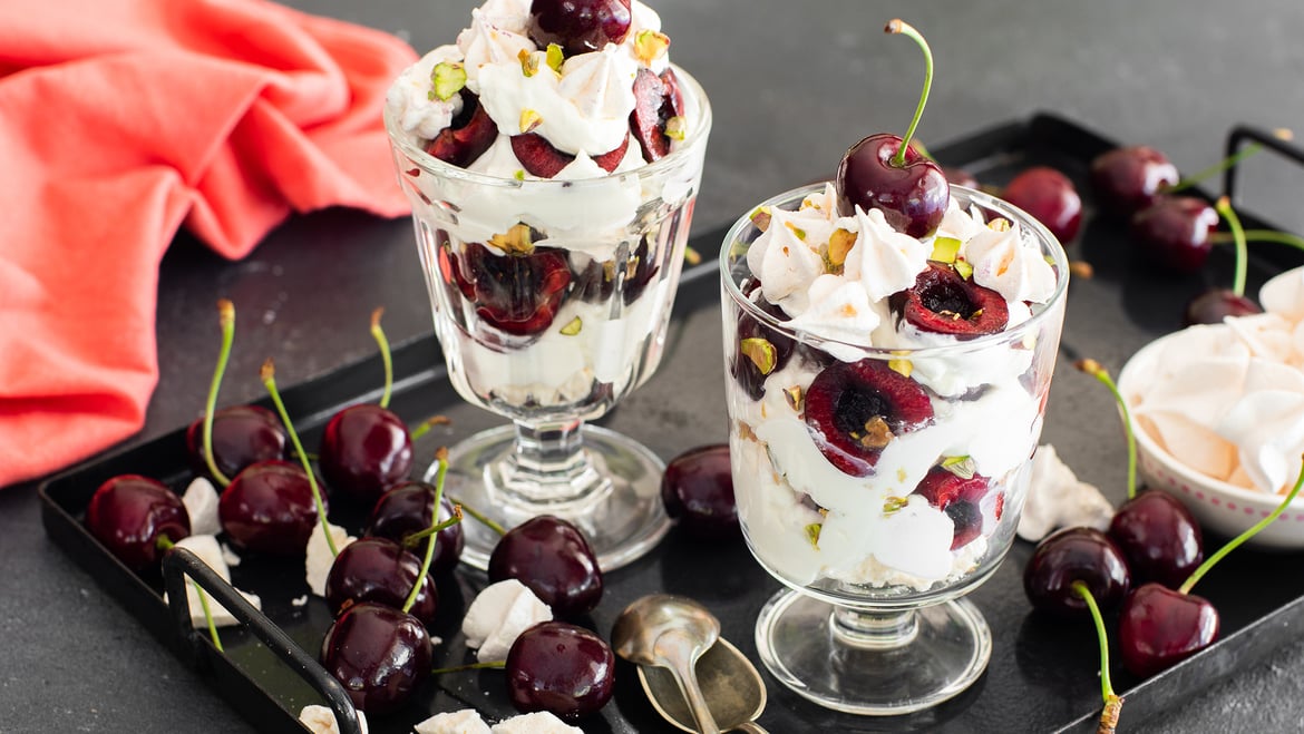 Eton mess con ciliegie
