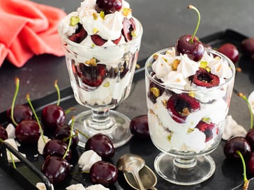 Eton mess con ciliegie