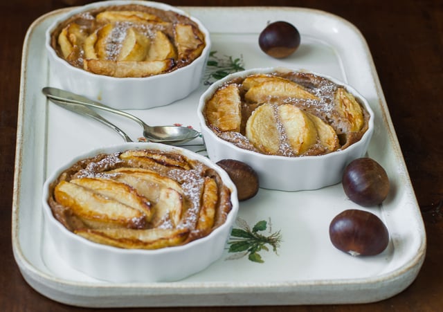 Clafoutis mit Kastanienmehl und Äpfeln