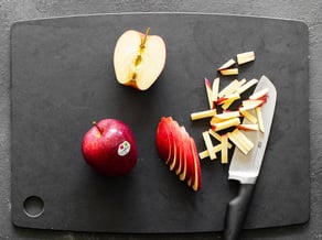 Ensalada César con manzanas Gala