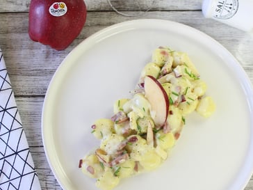 Gnocchi con crema al parmigiano, mele Red Delicious e speck
