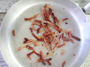 Kartoffelgnocchi mit Parmesancreme, Red Delicious-Apfel und Speck
