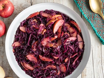 Red cabbage with Royal Gala apples