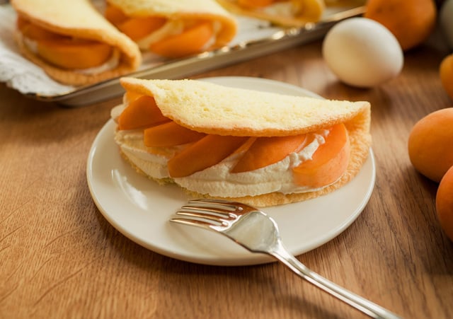 Sponge cake omelette with apricots from Val Venosta