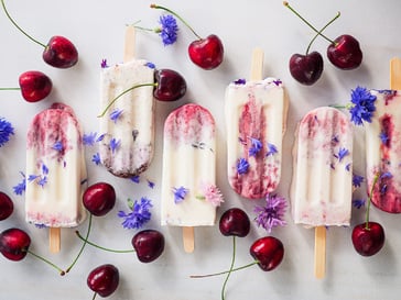 Selbstgemachtes Eis am Stiel mit Vinschger Kirschen