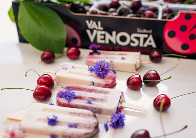 Ghiaccioli fatti in casa con ciliegie della Val Venosta