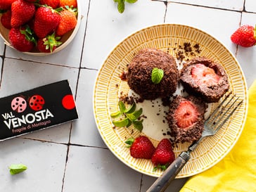 Canederli al cioccolato ripieni di fragole