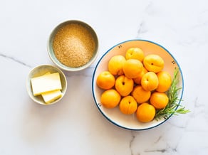 Vanillesoufflé mit karamellisierten Marillen