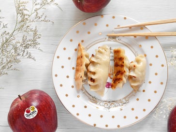 Gyozas with Red Delicious apples and pork