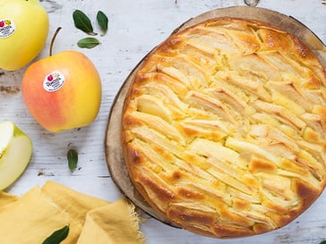 Tarta de manzana Golden Delicious, queso robiola y pasas sultanas