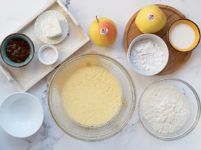 Golden Delicious-Apfelkuchen mit Robiolakäse und Rosinen