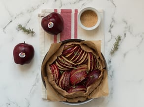 Vollkorngalette mit Red Delicious-Äpfeln und Rosmarin