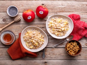 Porridge con mele Gala, noci e miele