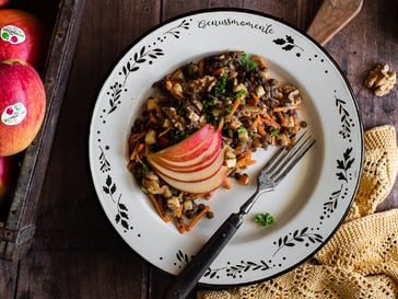 Lentil salad with Pinova apples