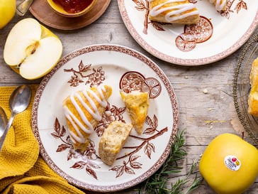 Scones with Golden Delicious apples and rosemary