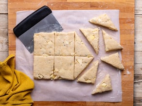 Scones alle mele Golden Delicious e rosmarino