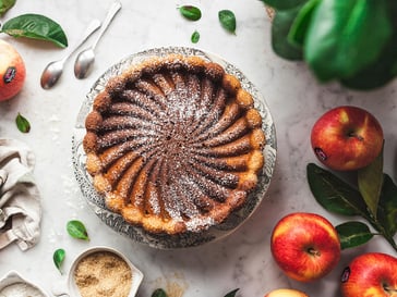 Charlotte marmorizzata con mele Pinova e cioccolato