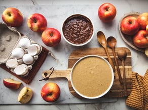Marbled Charlotte cake with Pinova apples and chocolate