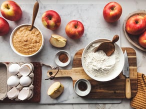Marbled Charlotte cake with Pinova apples and chocolate