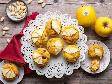 Golden Delicious-Polenta-Mandel-Törtchen mit Rosinen