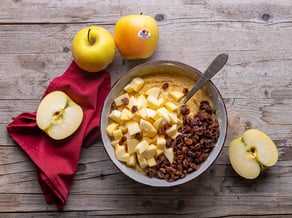 Tortine di mele Golden Delicious e polenta con mandorle e uvetta