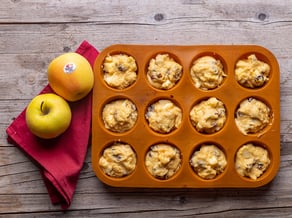 Tortine di mele Golden Delicious e polenta con mandorle e uvetta