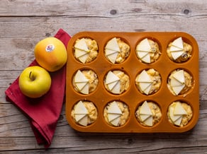 Tortine di mele Golden Delicious e polenta con mandorle e uvetta