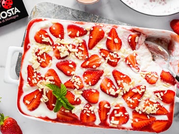 Tiramisu mit Vinschger Erdbeeren und weißer Schokolade