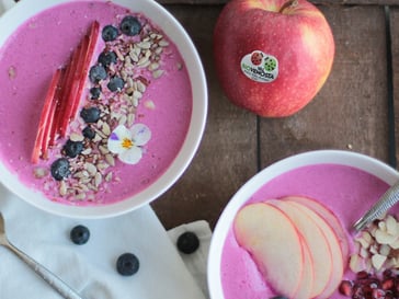 Smoothie Bowl con manzanas Gala ecológicas y remolacha