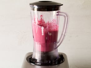 Smoothie Bowl mit Bio-Gala-Äpfeln und Roter Bete