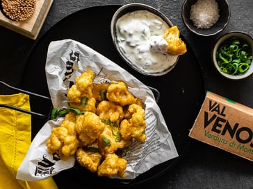Fried cauliflower with sour cream sauce