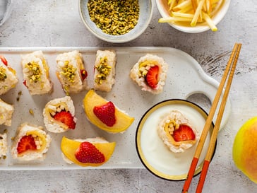 Sushi with Golden Delicious apples and strawberries from Val Venosta