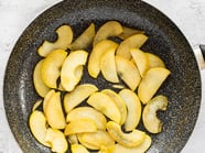 Sushi with Golden Delicious apples and strawberries from Val Venosta