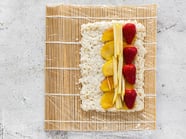 Sushi mit Golden Delicious-Äpfeln und Erdbeeren aus dem Vinschgau