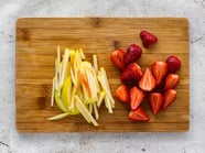 Sushi con manzanas Golden Delicious y fresas